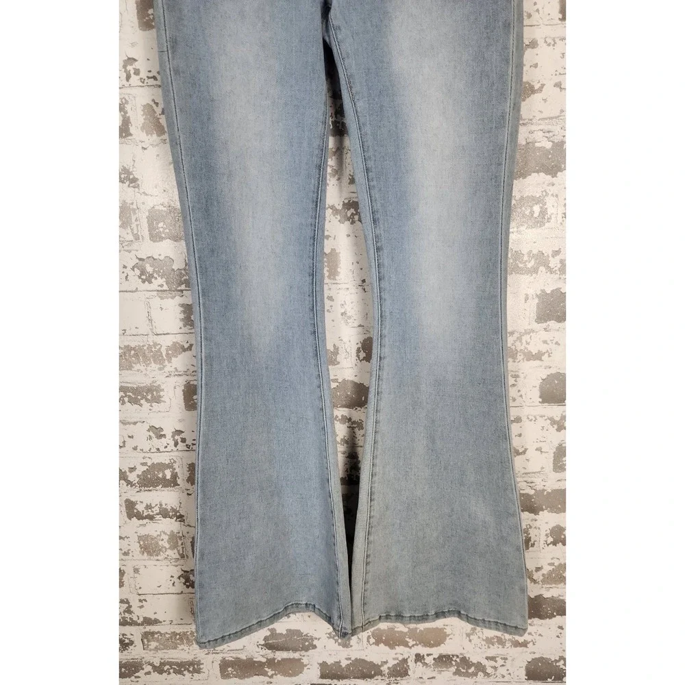 Forever‎ 21 Rewash Flare Jeans 8 Light Wash Denim Square Pockets Retro Style